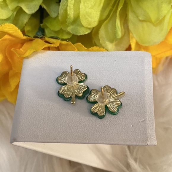 Lucky Green Shamrock Four Leaf Clover Stud Pearl Resin Earrings NEW! - Picture 4 of 4
